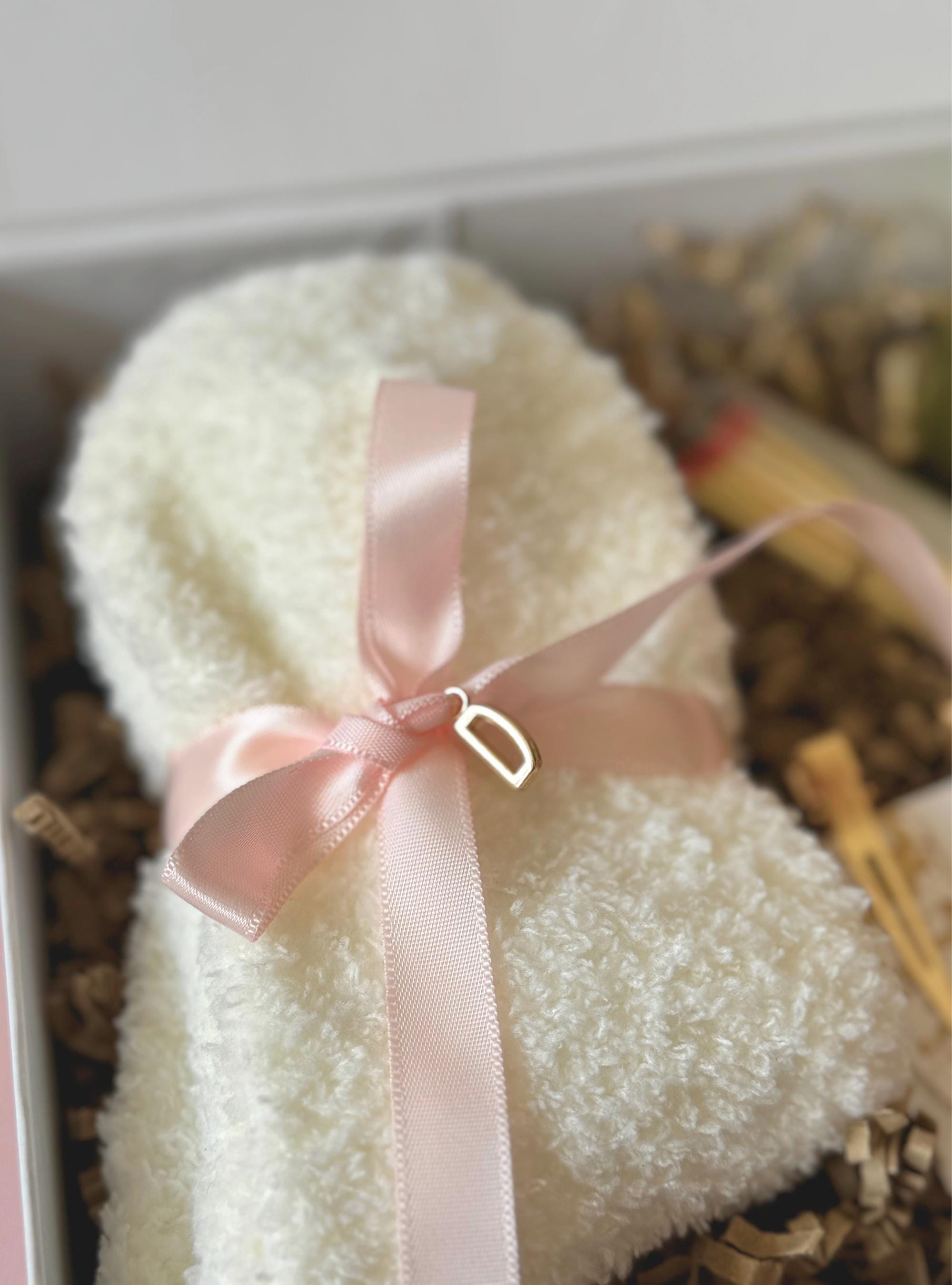 Custom Gift Proposal Bridesmaid Box Candle Wedding Enamel Pin Bridal Party Sunglasse Bridesmaid Scrunchie Maid of Honor Proposal Candle Gift