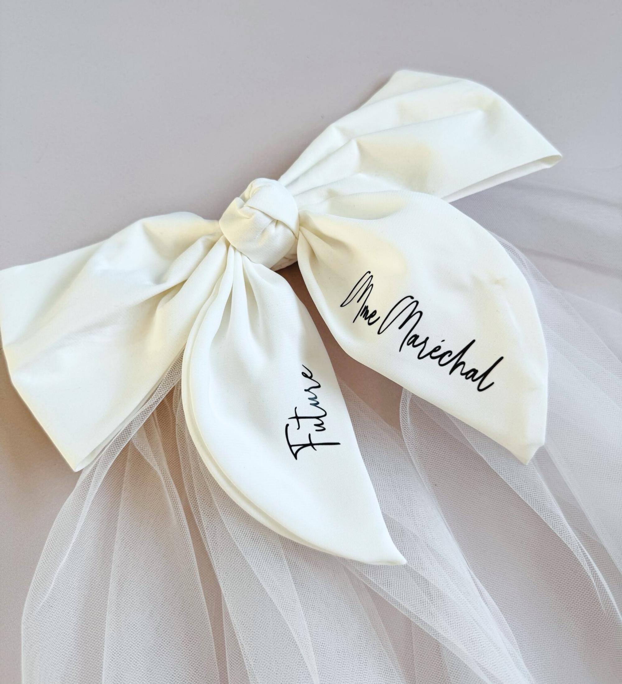 Voile Mariée Noeud Personnalisé Cadeau Future Mariée Accessoire EVJF Personnalisé Cadeau Fiançailles Accessoire Cheveux Mariée Voile Tulle