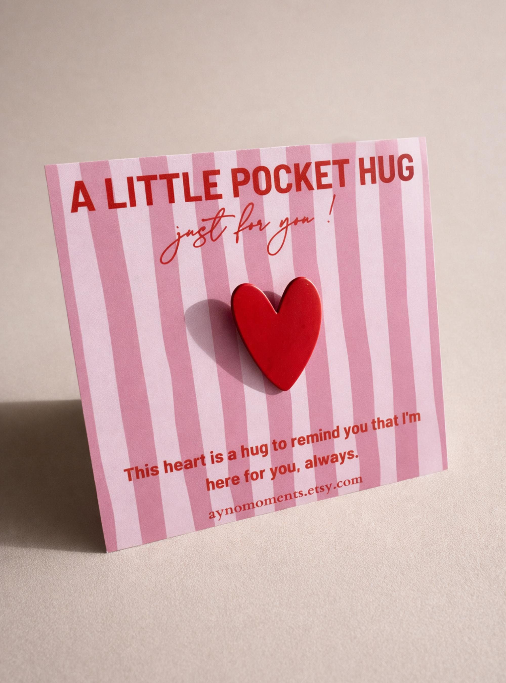 Câlin de Poche Pin's Coeur Cadeau Mère Fille Câlin de Poche Meilleure Amie Cadeau Réconfort Relation à Distance Cadeau Collègue Carte Pin's